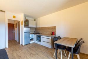 Una cocina o cocineta en Appartement Le Refuge