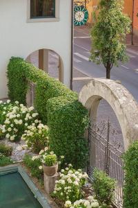 Vonkajšia záhrada v ubytovaní Bes Hotel Villa Zoia