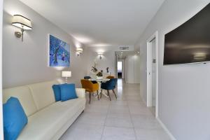 a living room with a white couch and a table at Hotel Le Fouquet's in Cannes