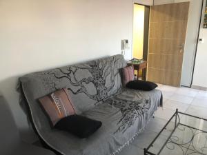 Część wypoczynkowa w obiekcie Appartement a proximité du centre et de la Plage a Meze