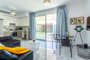 Una cocina o cocineta en Oyster 1-BR Apt in Larnaca