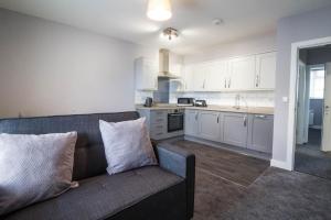 a living room with a couch and a kitchen at Brilliant 4 Berth Seaside Apartment In Great Yarmouth, Norfolk Ref 99005s in Great Yarmouth