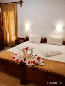 A bed or beds in a room at Villa Giorgos