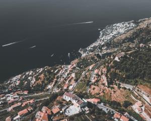 uma vista aérea de uma cidade sobre uma montanha em Hotel le Rocce - Agerola, Amalfi Coast em Agerola