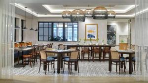 a large dining room with tables and chairs at Hyatt Regency Atlanta Perimeter at Villa Christina in Atlanta