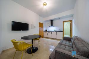 Kuchyňa alebo kuchynka v ubytovaní MALAGA CENTRAL SUITES - New Release + 2 fotografie