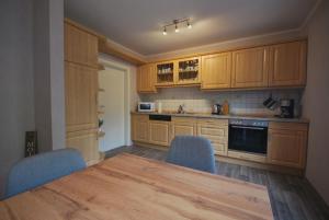 Kuchyň nebo kuchyňský kout v ubytování Ferienwohnung Up Hobarg 35523 + 9 fotografií