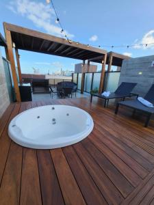 Photo de la galerie de l'établissement Cobertura com jacuzzi em Tambaú a 150m da praia, à João Pessoa