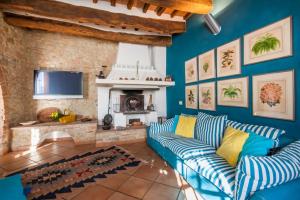 a living room with a couch and a fireplace at La Ripa - Appartamento I Ghiri in San Gimignano