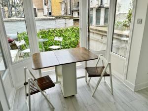 LUXURIOUS Terrace 2 Bedrooms in Relaxing Covent Garden Apartment的阳台或露台