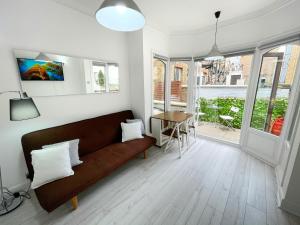 LUXURIOUS Terrace 2 Bedrooms in Relaxing Covent Garden Apartment的休息区