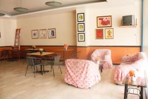 Posezení v ubytování GV Hotel - Baybay + 36 fotografií