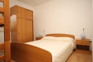 Postel nebo postele na pokoji v ubytování Apartments and rooms with parking space Metajna, Pag - 4120