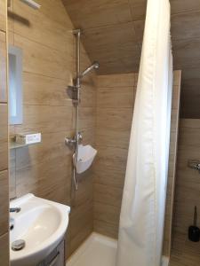 A bathroom at Silver Zsóry Apartman