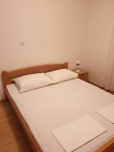 Postel nebo postele na pokoji v ubytování Apartments and rooms with parking space Metajna, Pag - 4120