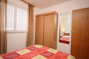 Ένα ή περισσότερα κρεβάτια σε δωμάτιο στο Apartment Zaglav 8144a