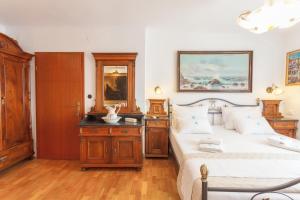 a bedroom with a large bed and a wooden cabinet at Studio Makarska 11063b in Makarska