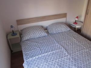 Posteľ alebo postele v izbe v ubytovaní Apartments with a parking space Maslenica, Novigrad - 6573