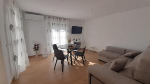 Posedenie v ubytovaní Apartamento CampoMar