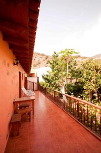a balcony of a house with a bench on it at CR las Nuevitas Tranquilidad y Descanso in Hermigua