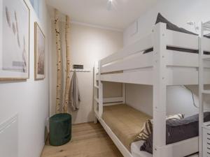 a bedroom with two bunk beds in a room at Apartment Hideaway - Stylisch, ruhig, Topausstattung, Infrarotsauna, Dachterrasse in Walchsee