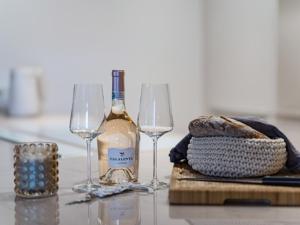 Nápoje v ubytování Apartment Hideaway - Stylisch, ruhig, Topausstattung, Infrarotsauna, Dachterrasse