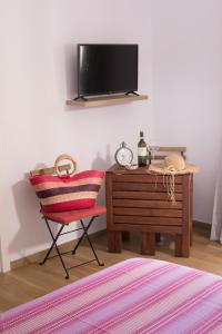Televízia a/alebo spoločenská miestnosť v ubytovaní Estate4home - SOFIA FLORA