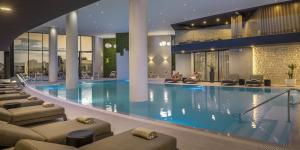 Aminess Laurel Khalani Hotel内部或周边的泳池