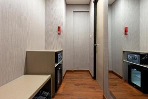 Televisyen dan/atau pusat hiburan di Hotel Neo Gading Solo +13 gambar
