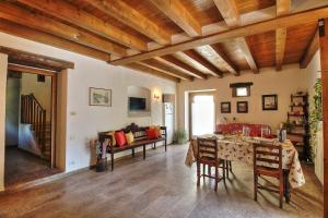 a living room with a table and a couch at Country Home CA' ISIDORA in Lazise