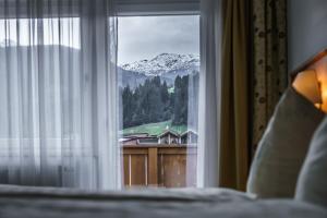 Nespecifikovaný výhled na hory nebo výhled na hory při pohledu z hotelu