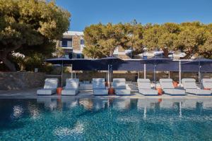 Bazén v ubytování Mykonos Theoxenia, a Member of Design Hotels nebo v jeho okolí