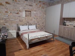 Ένα ή περισσότερα κρεβάτια σε δωμάτιο στο Sunset