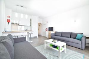 a living room with a couch and a table at SouthView Studio Silchoro AL in Albufeira