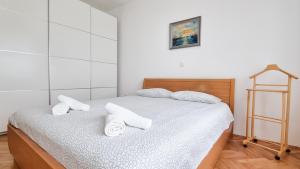 Posteľ alebo postele v izbe v ubytovaní Opatija 10 Apartment with parking, 300m to the sea