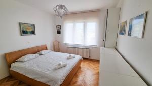Posteľ alebo postele v izbe v ubytovaní Opatija 10 Apartment with parking, 300m to the sea