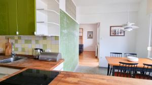 Posedenie v ubytovaní Opatija 10 Apartment with parking, 300m to the sea