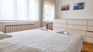Posteľ alebo postele v izbe v ubytovaní Opatija 10 Apartment with parking, 300m to the sea