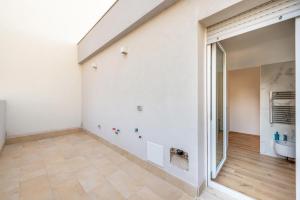 Fotografia z galérie ubytovania Waterfront Apartment with seaview balcony v Bari