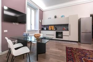 A kitchen or kitchenette at Household Settembrini