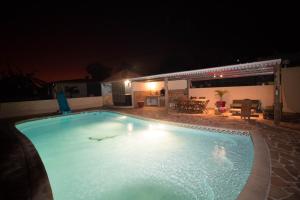 een groot zwembad 's nachts met een huis bij GIGITE COCO in Saint-Joseph