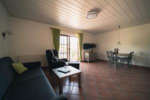 a living room with a couch and a table at Urlaubsweingut Zecherhof in Neef