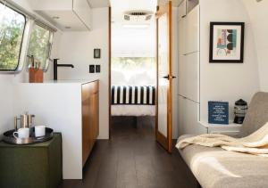AutoCamp Cape Cod客房内的一张或多张床位