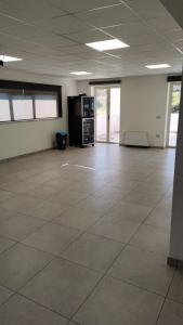 a large empty room with a large tile floor at Giardino Sul Mare in Vibo Valentia