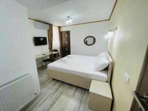 Una cama o camas en una habitación de Hotel Marina srl