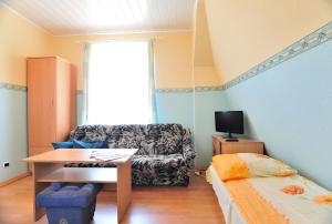Televízia a/alebo spoločenská miestnosť v ubytovaní Villa Bajka + 19 fotografií