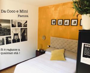 Tempat tidur dalam kamar di Da Coco e Mini,l'angolo per ceramiste in viaggio -