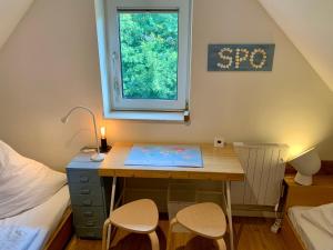 Ein Bett oder Betten in einem Zimmer der Unterkunft FeWo FriesenSPOt