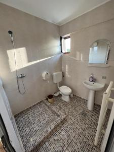 a bathroom with a toilet and a sink at Hotel Monte Carlo in Piteşti