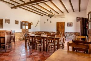 Reštaurácia alebo iné gastronomické zariadenie v ubytovaní Cortijo La Presa